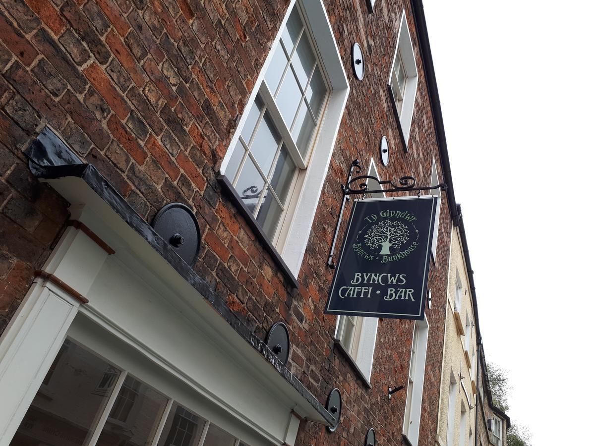 A Pousada Ty Glyndwr Bunkhouse, Bar And Cafe Caernarfon Exterior foto